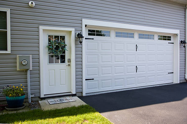 24/7 Emergency Garage Door Panel Replacement experts in Warren County County, VA